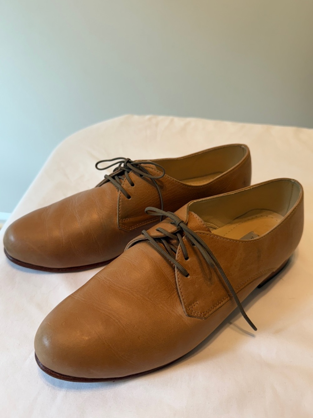 Nisolo Women’s Tan Leather Derby Oxfords